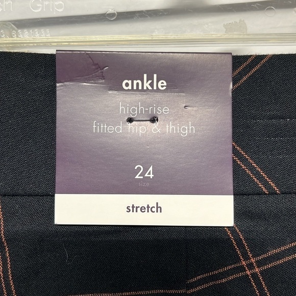 Ava & Viv Cropped Pants - Picture 8 of 16